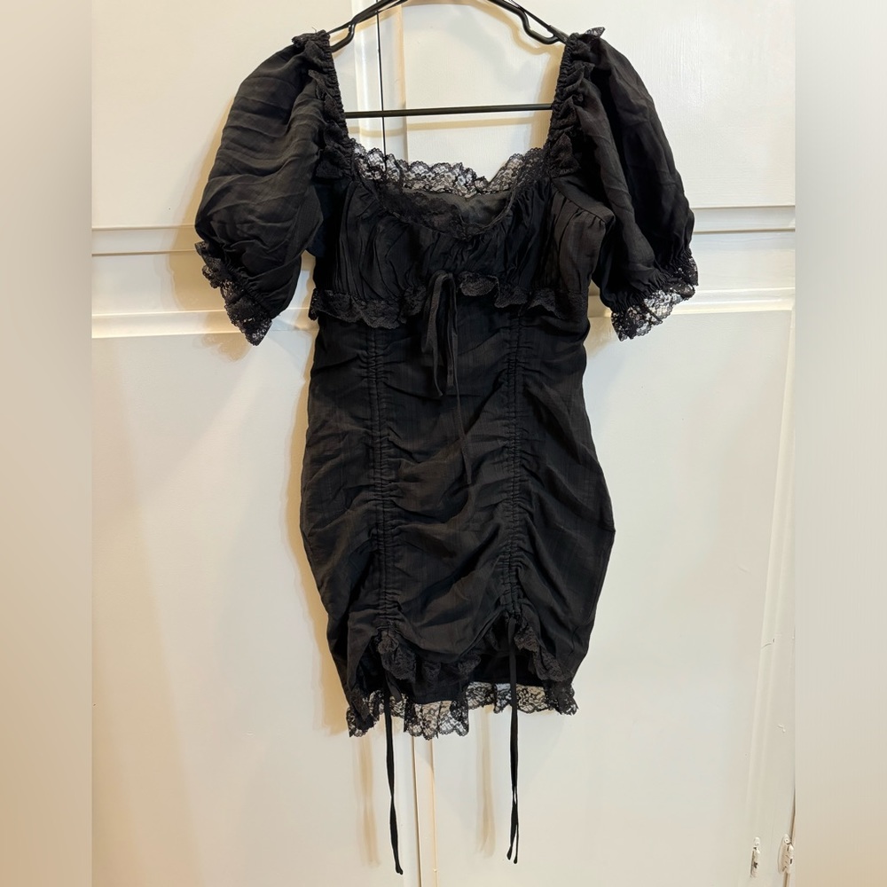 NWOT Zoe Boutique Emina Off-Shoulder Dress Black Size Small